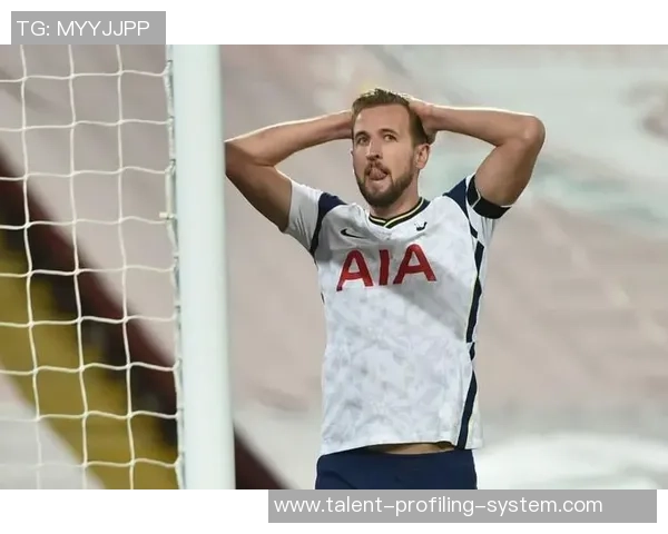 小萨强硬拼抢前场篮板后果断强攻打进并完成加罚精彩表现